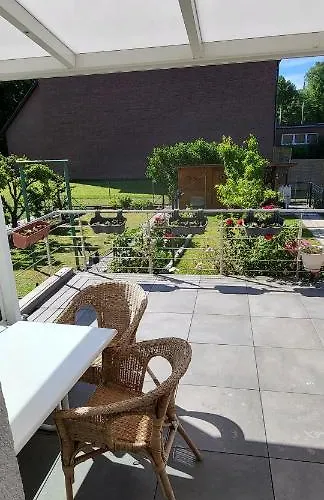 Nyaraló Haus Im Stadtgebiet Mit Perfekter Bahnverbindung