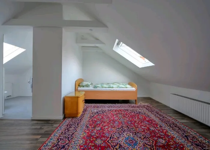 Nyaraló Haus Im Stadtgebiet Mit Perfekter Bahnverbindung *